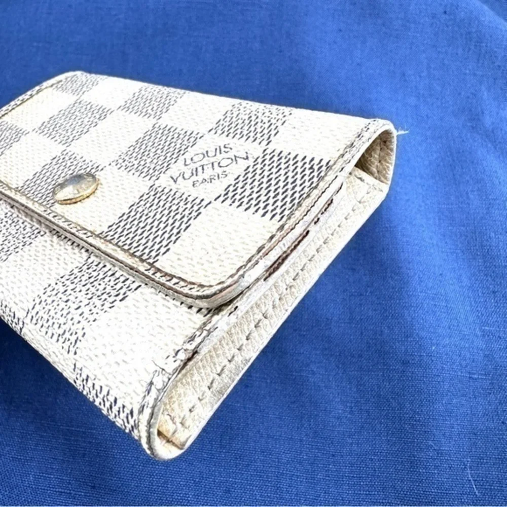 AUTHENTIC Louis Vuitton Damier Azur Multicles Key Holder. Holds 6 keys. - Picture 4 of 10